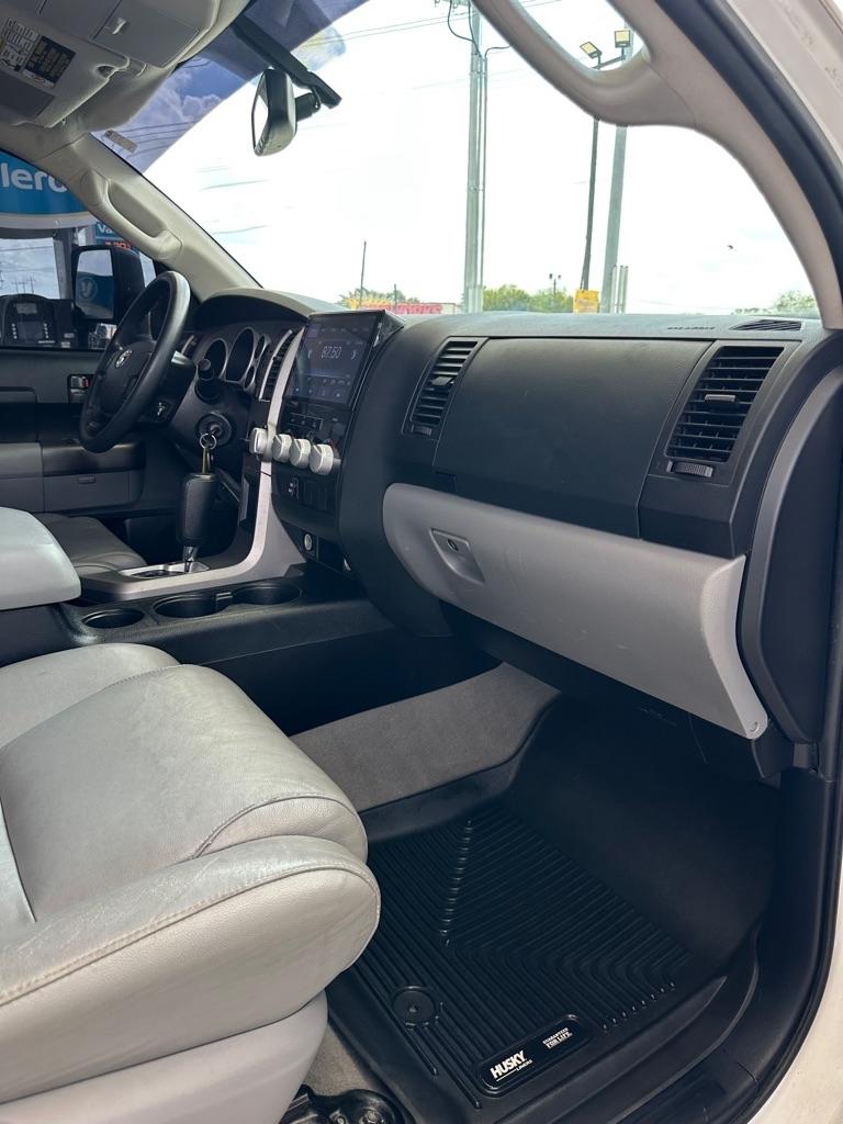 Toyota Tundra Tundra-Grade Double Cab 4.6L 2WD 2011