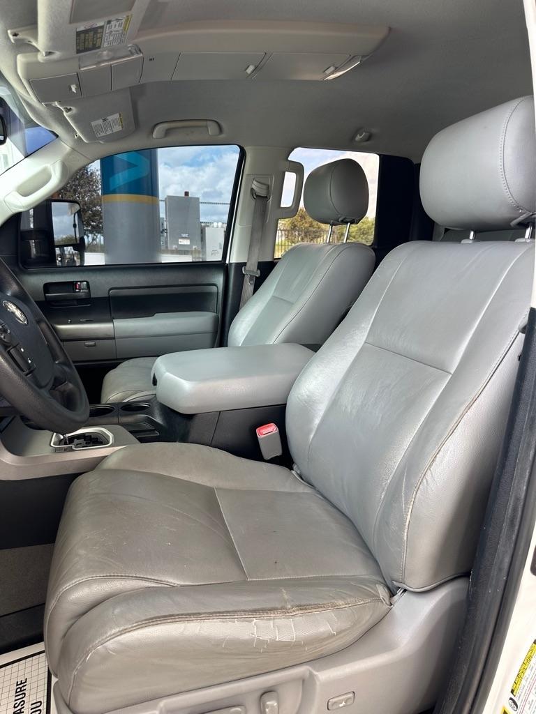 Toyota Tundra Tundra-Grade Double Cab 4.6L 2WD 2011