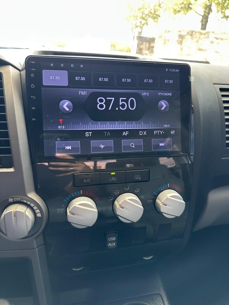 Toyota Tundra Tundra-Grade Double Cab 4.6L 2WD 2011