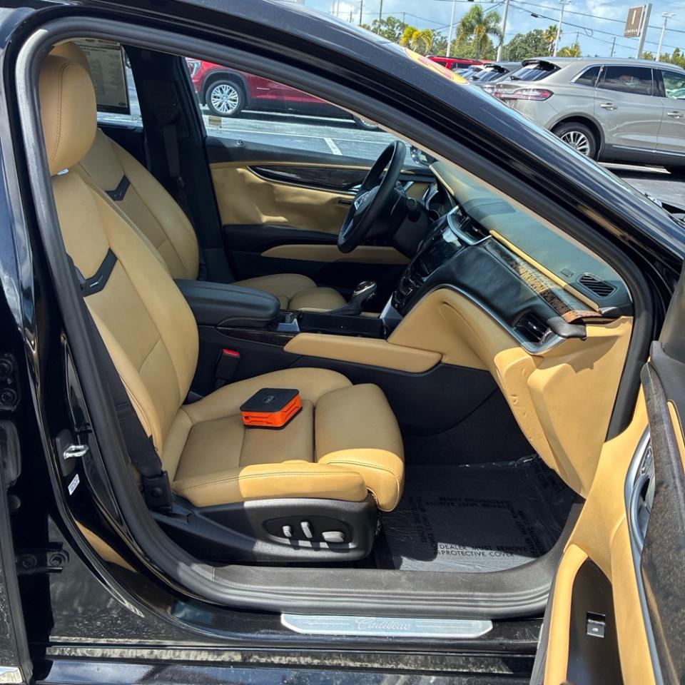 Cadillac XTS  2013