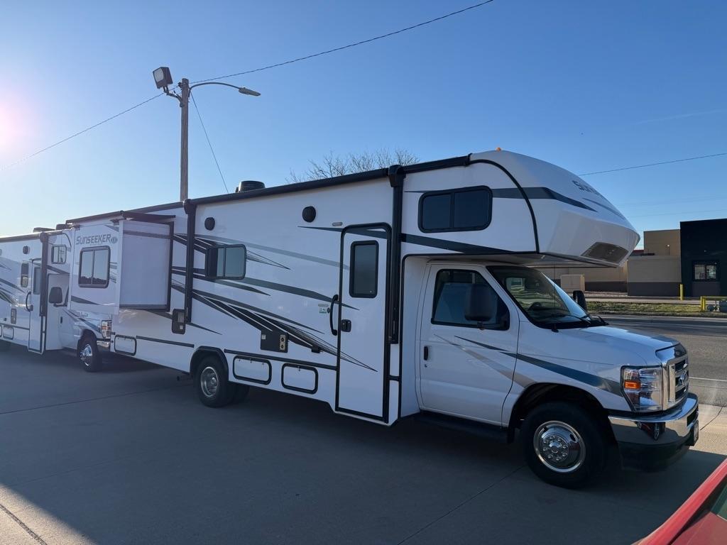 2024 Ford Econoline E-450