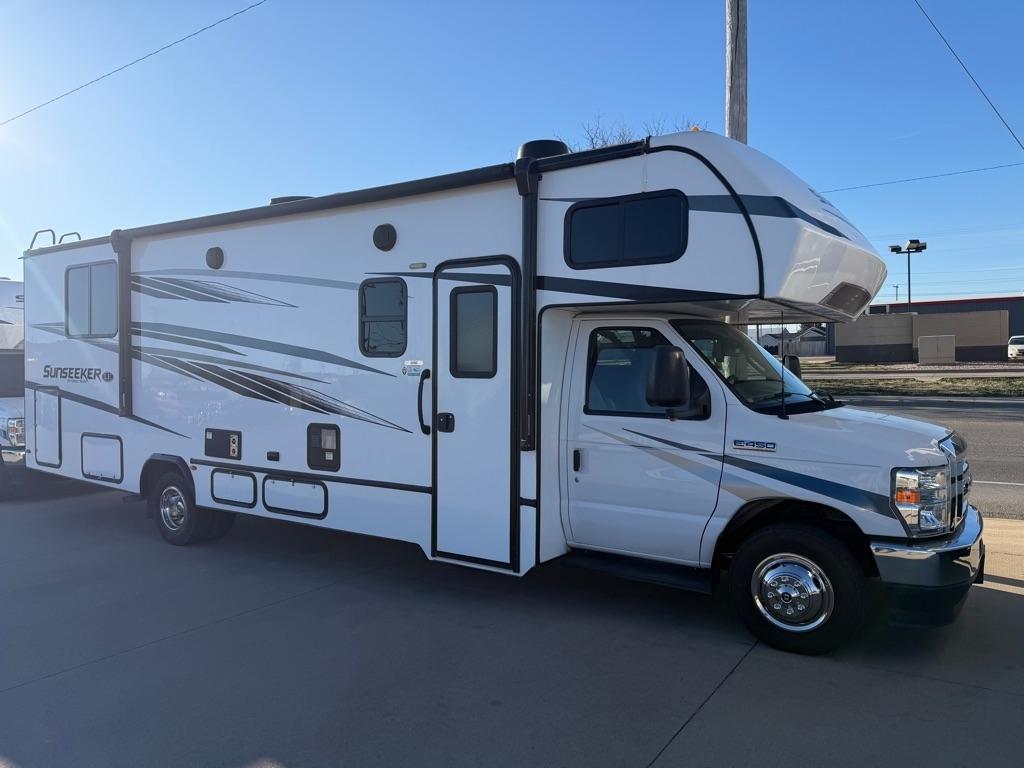 2023 Ford Econoline E-450