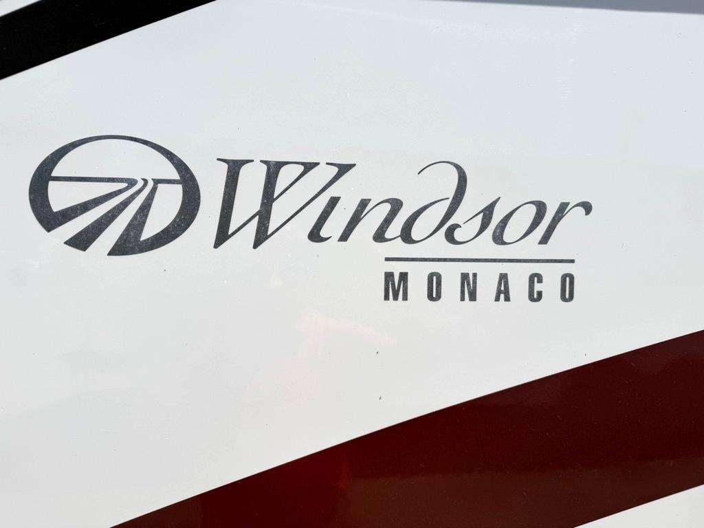 2000 Monaco Coach Windsor 
