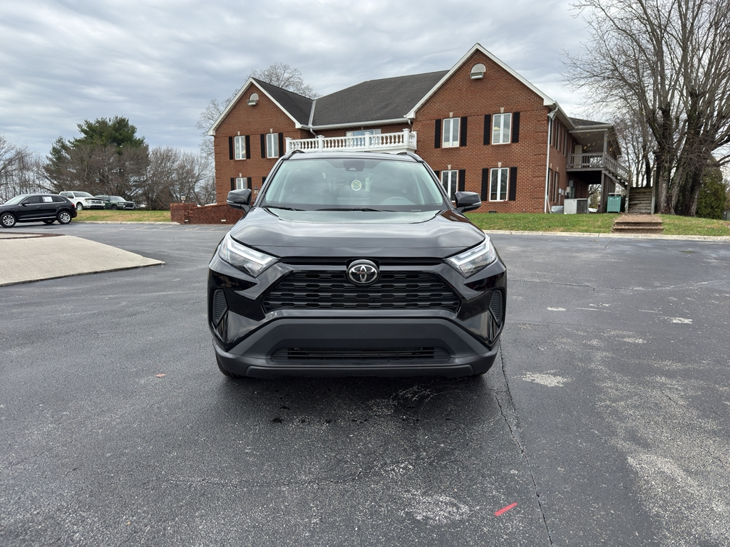 2024 Toyota RAV4 XLE photo 2