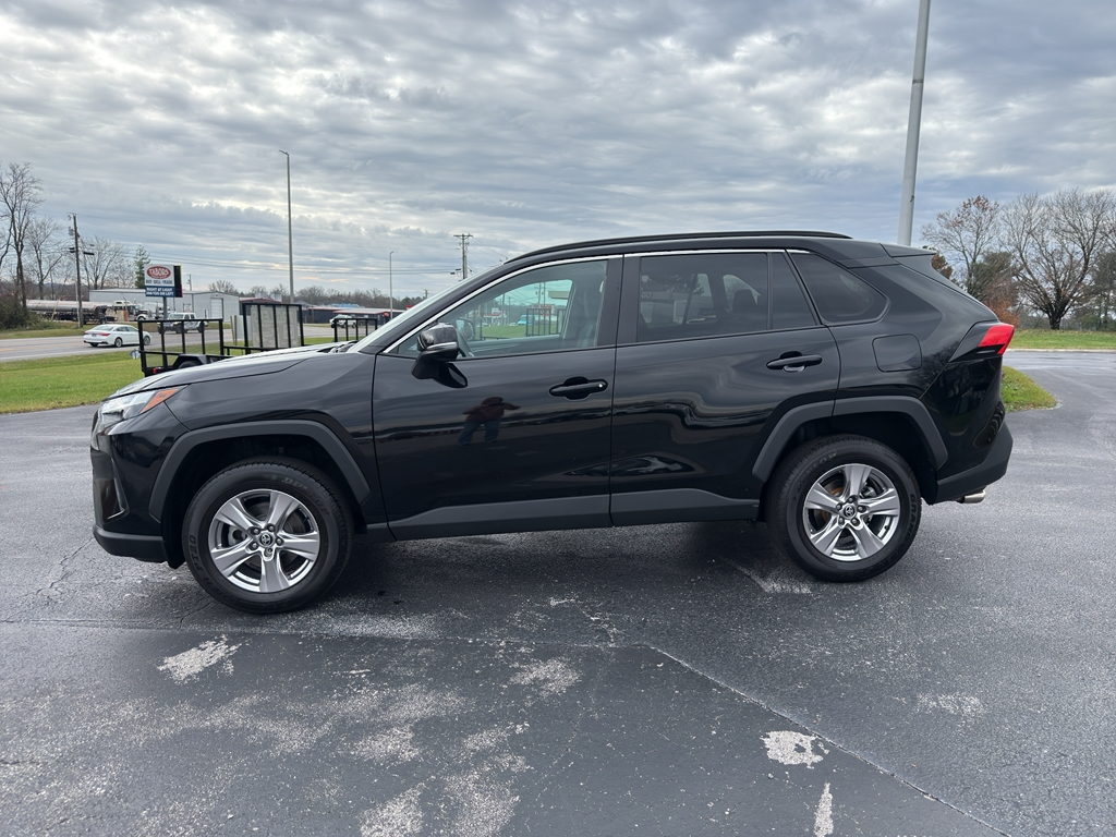 2024 Toyota RAV4 XLE photo 3