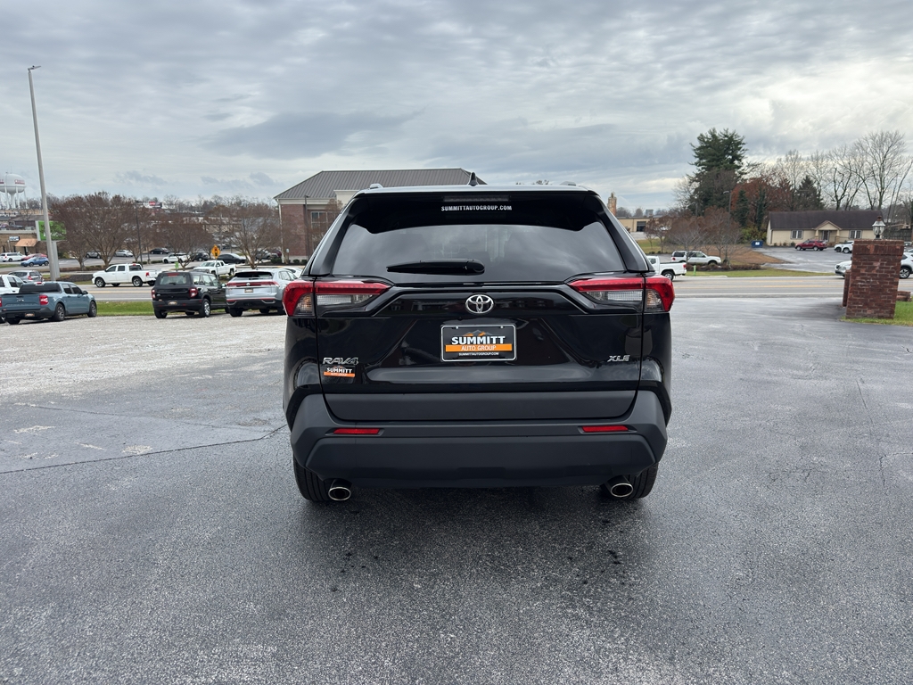 2024 Toyota RAV4 XLE photo 4