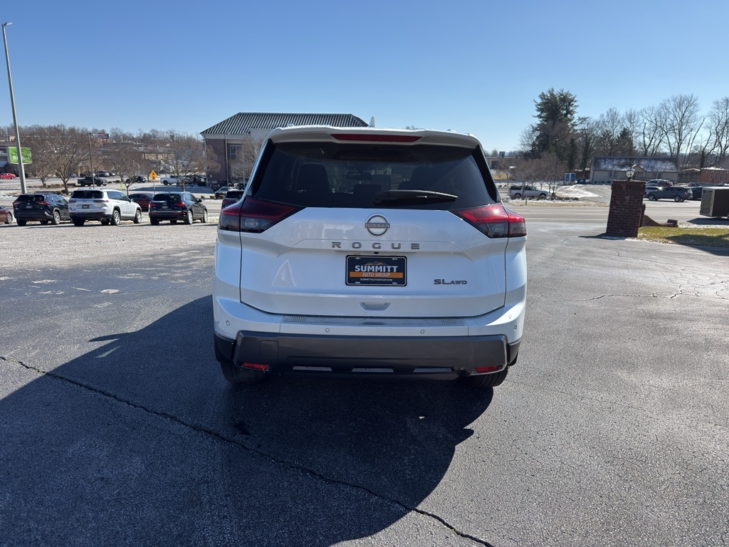 Nissan Rogue  2024