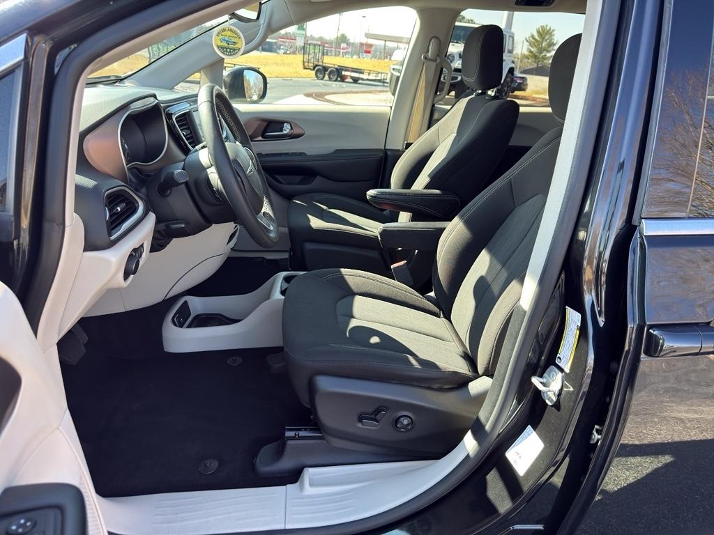 Chrysler Voyager  2023