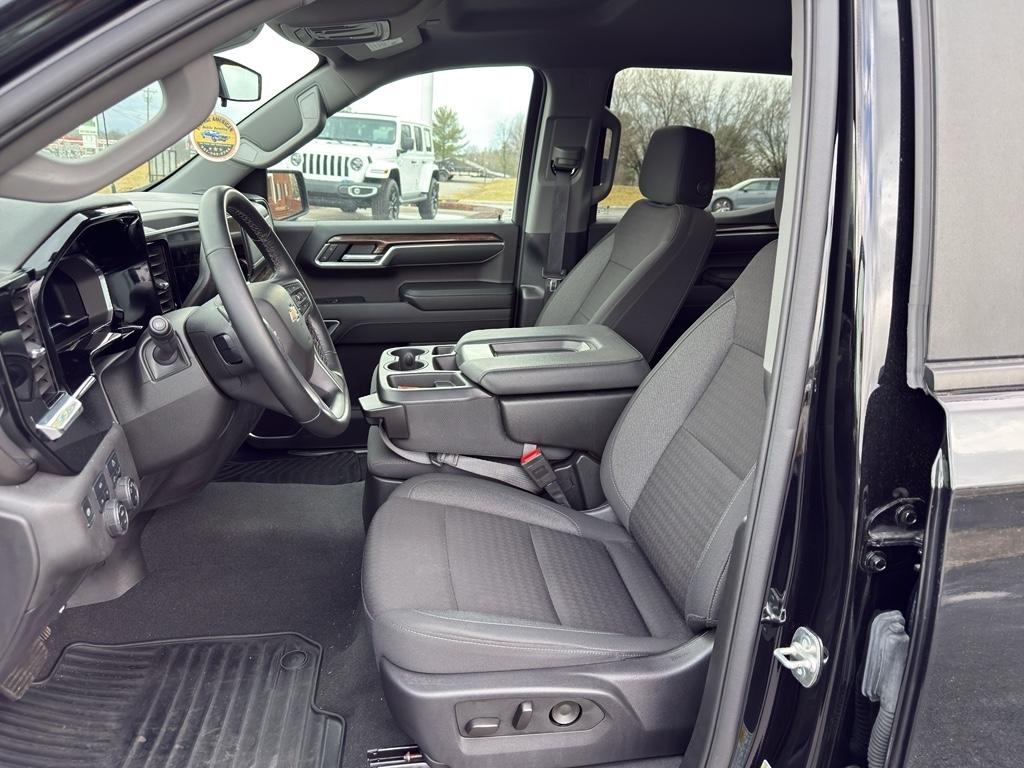 Chevrolet Silverado 1500  2025