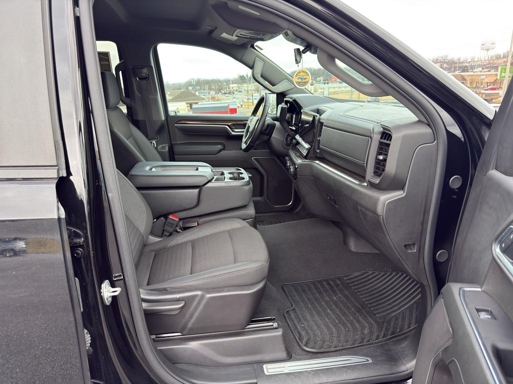 Chevrolet Silverado 1500  2025