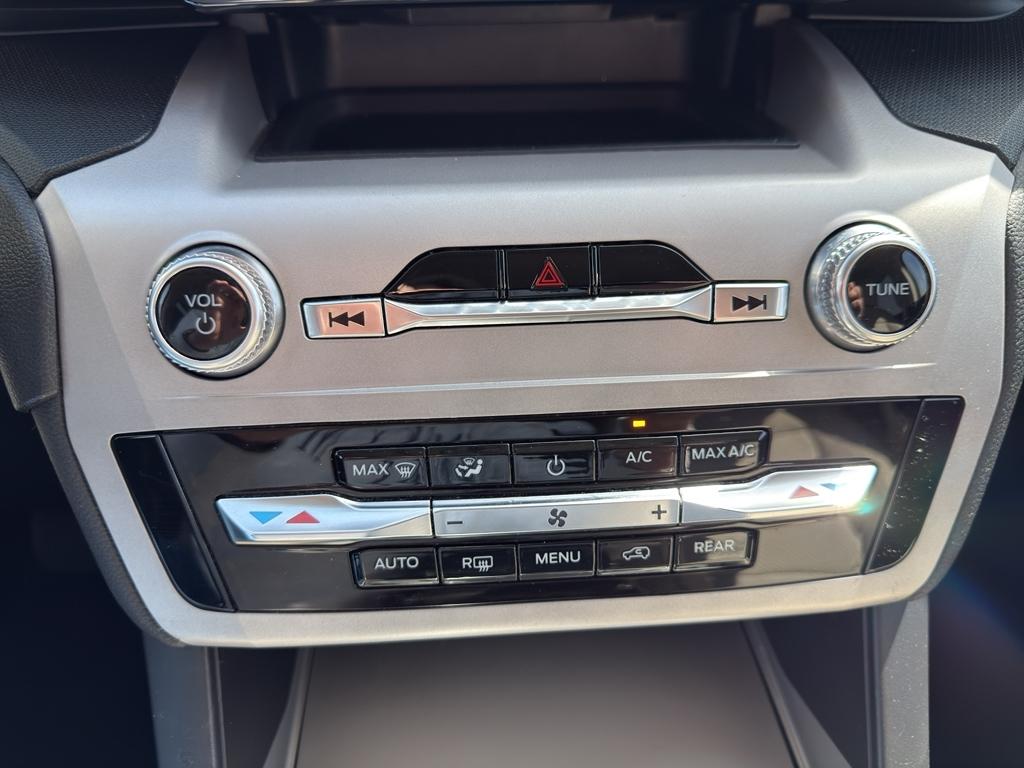 2023 Ford Explorer Base - Photo 21
