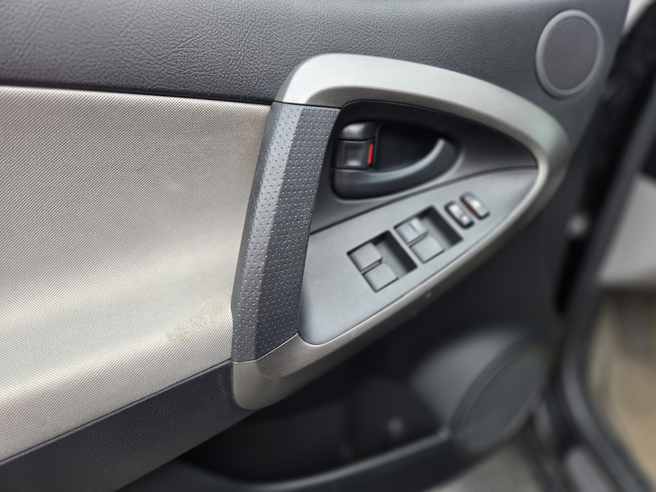 Toyota RAV4 Base V6 4WD 2009