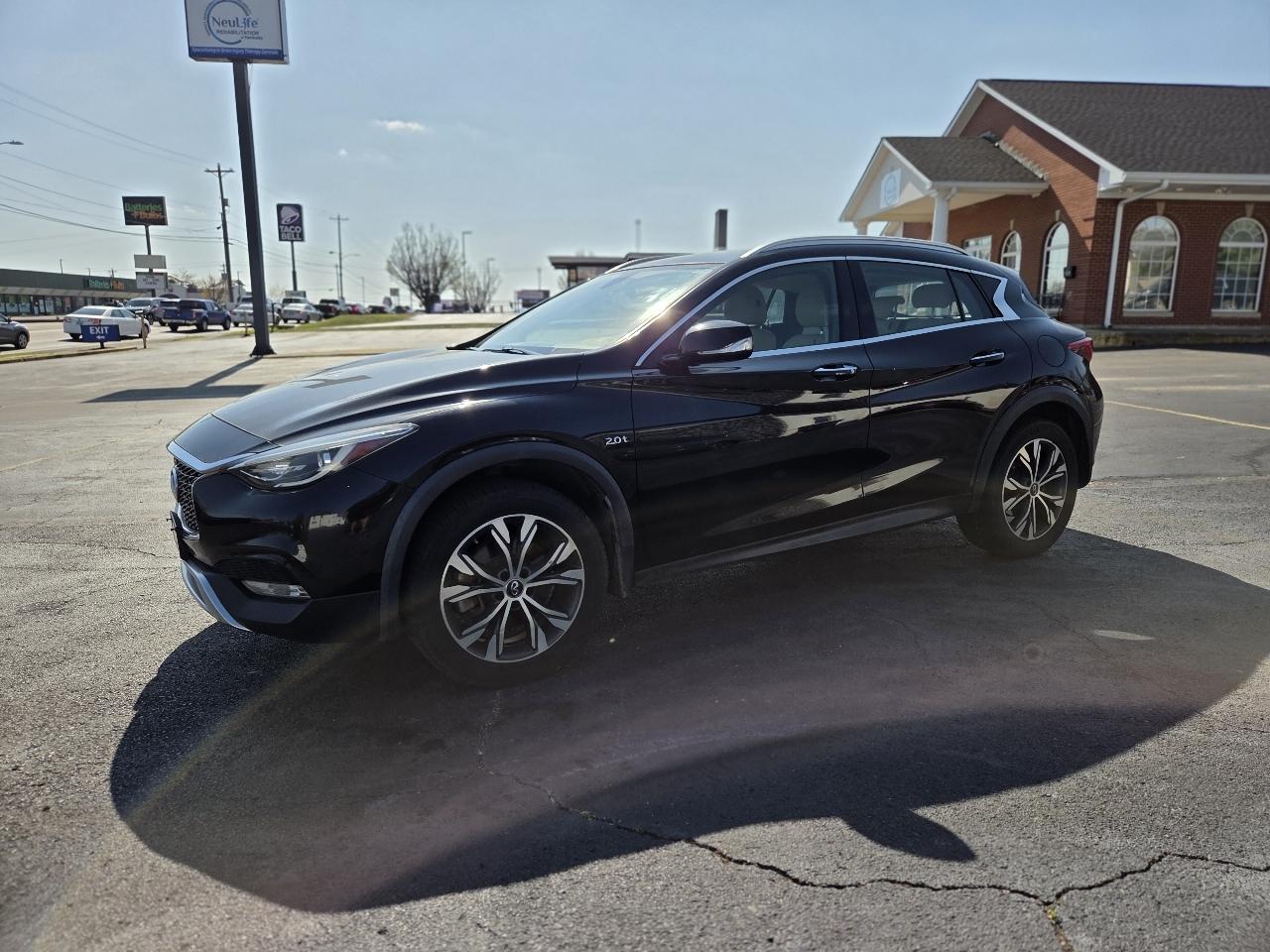 2017 Infiniti QX30 Luxury AWD
