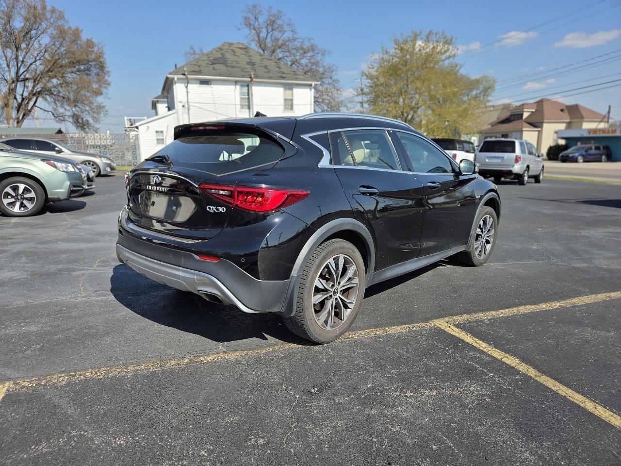Infiniti QX30 Luxury AWD 2017