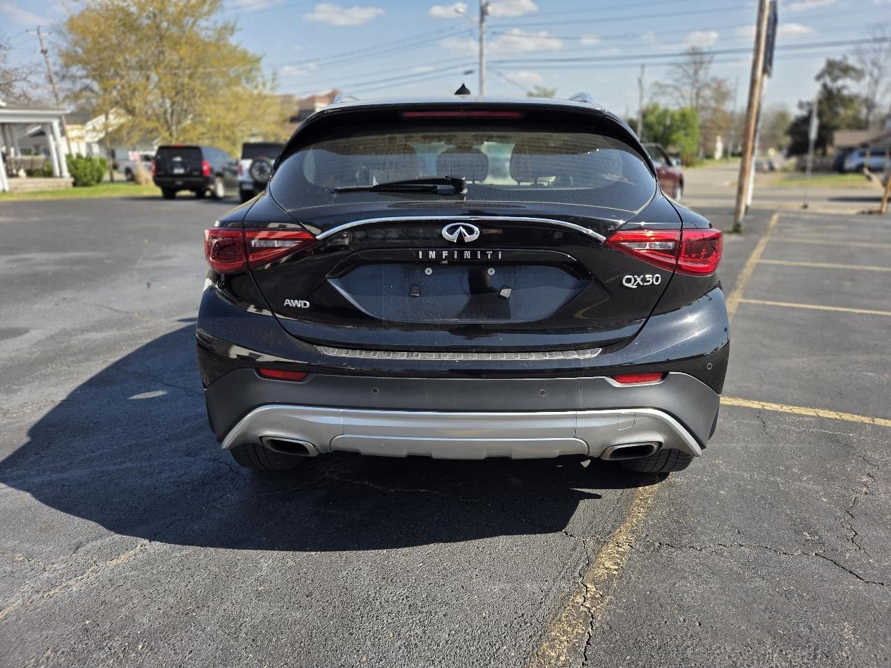 Infiniti QX30 Luxury AWD 2017