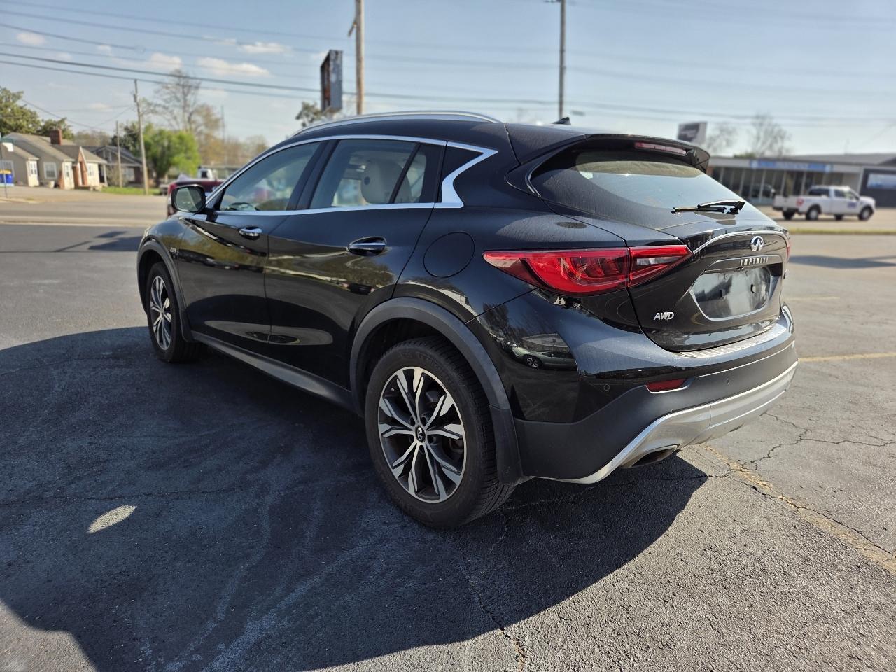 Infiniti QX30 Luxury AWD 2017