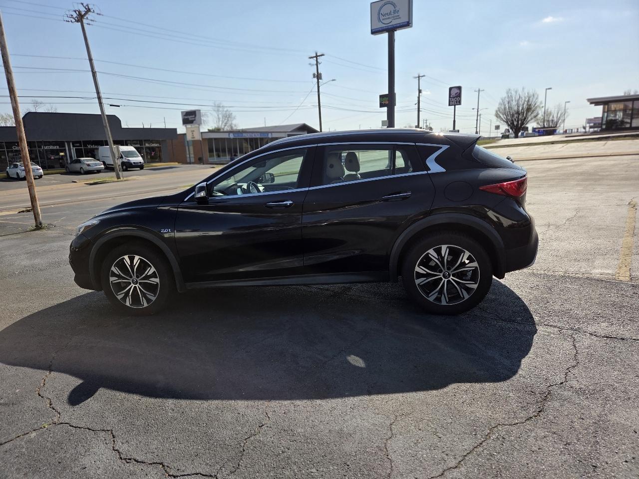Infiniti QX30 Luxury AWD 2017