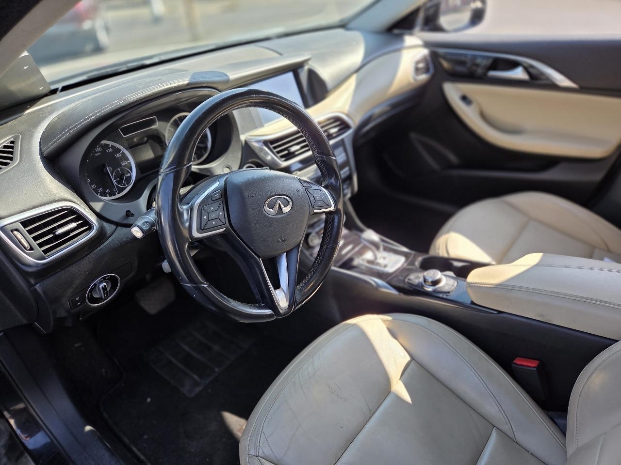 Infiniti QX30 Luxury AWD 2017