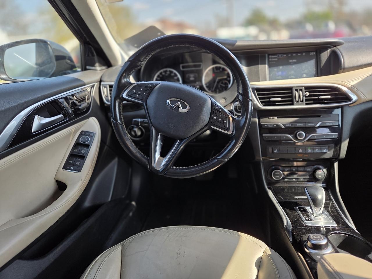 Infiniti QX30 Luxury AWD 2017