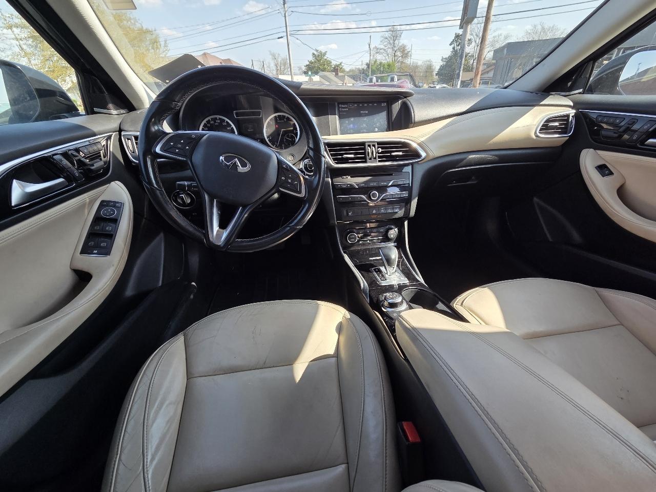 Infiniti QX30 Luxury AWD 2017