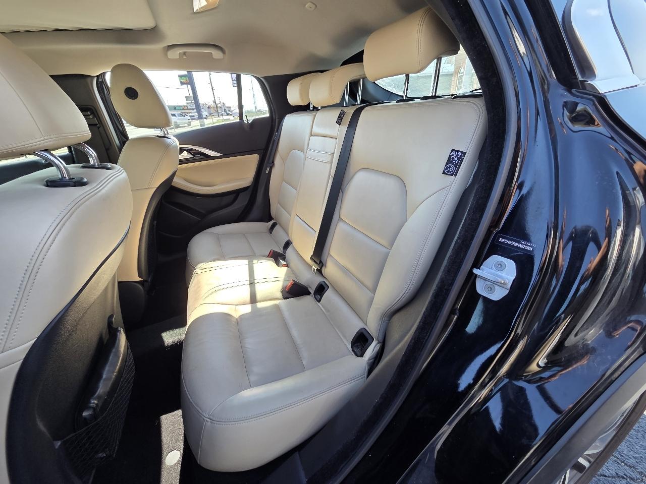 Infiniti QX30 Luxury AWD 2017