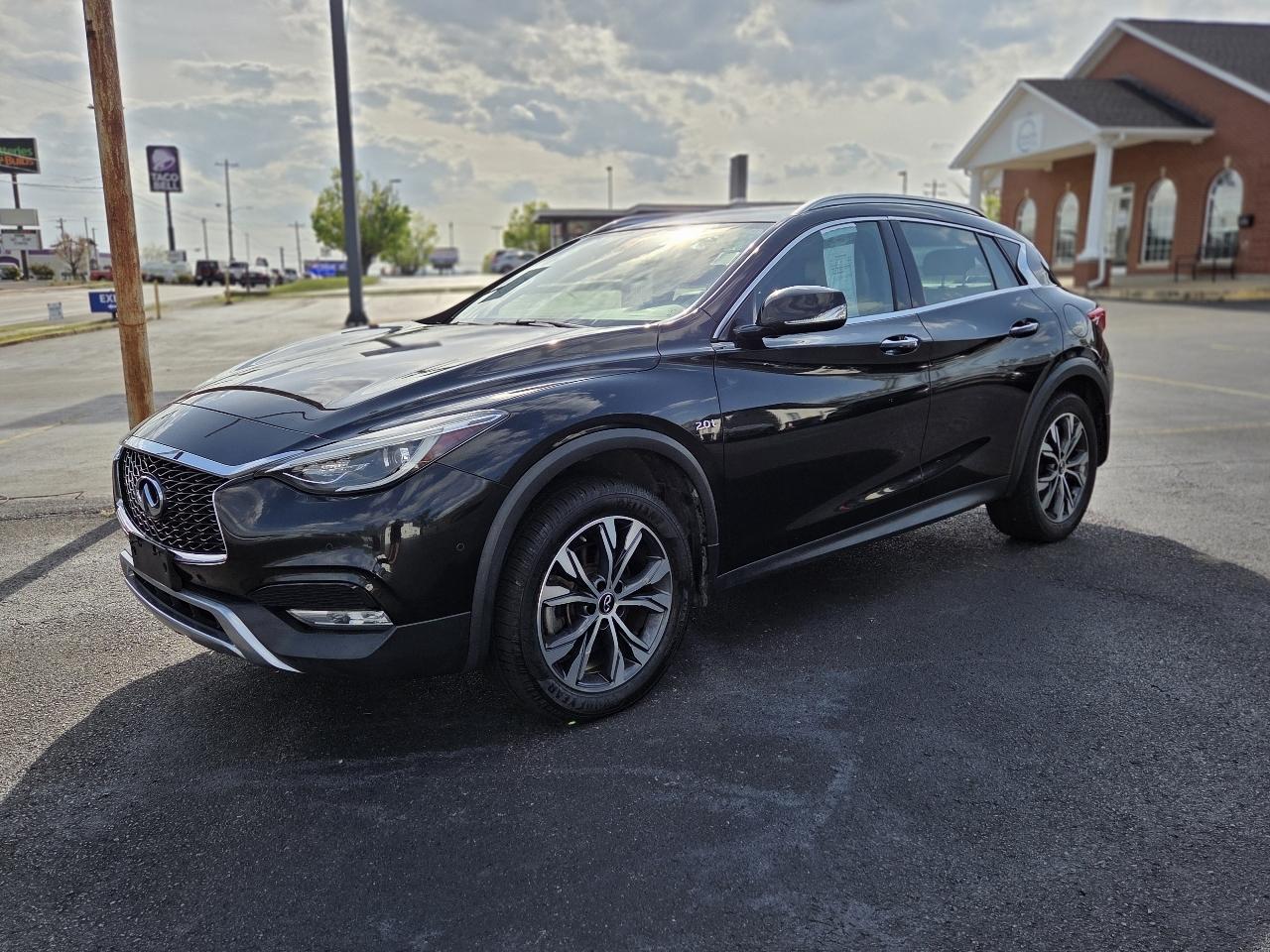 Infiniti QX30 Luxury AWD 2017