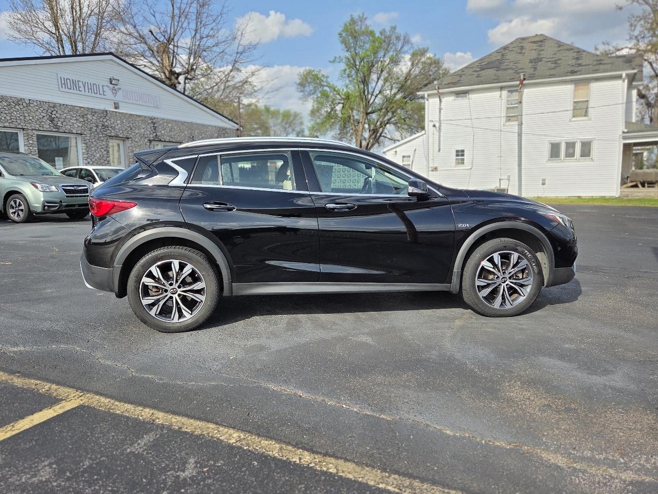 Infiniti QX30 Luxury AWD 2017