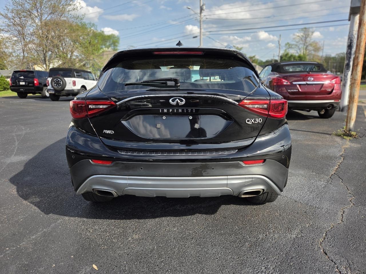 Infiniti QX30 Luxury AWD 2017