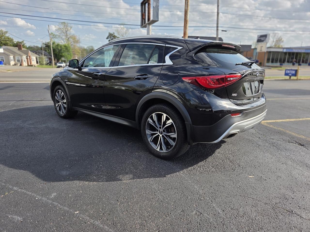 Infiniti QX30 Luxury AWD 2017