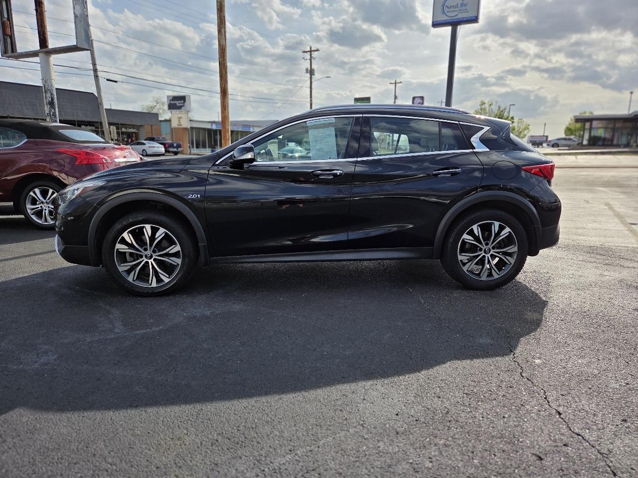 Infiniti QX30 Luxury AWD 2017