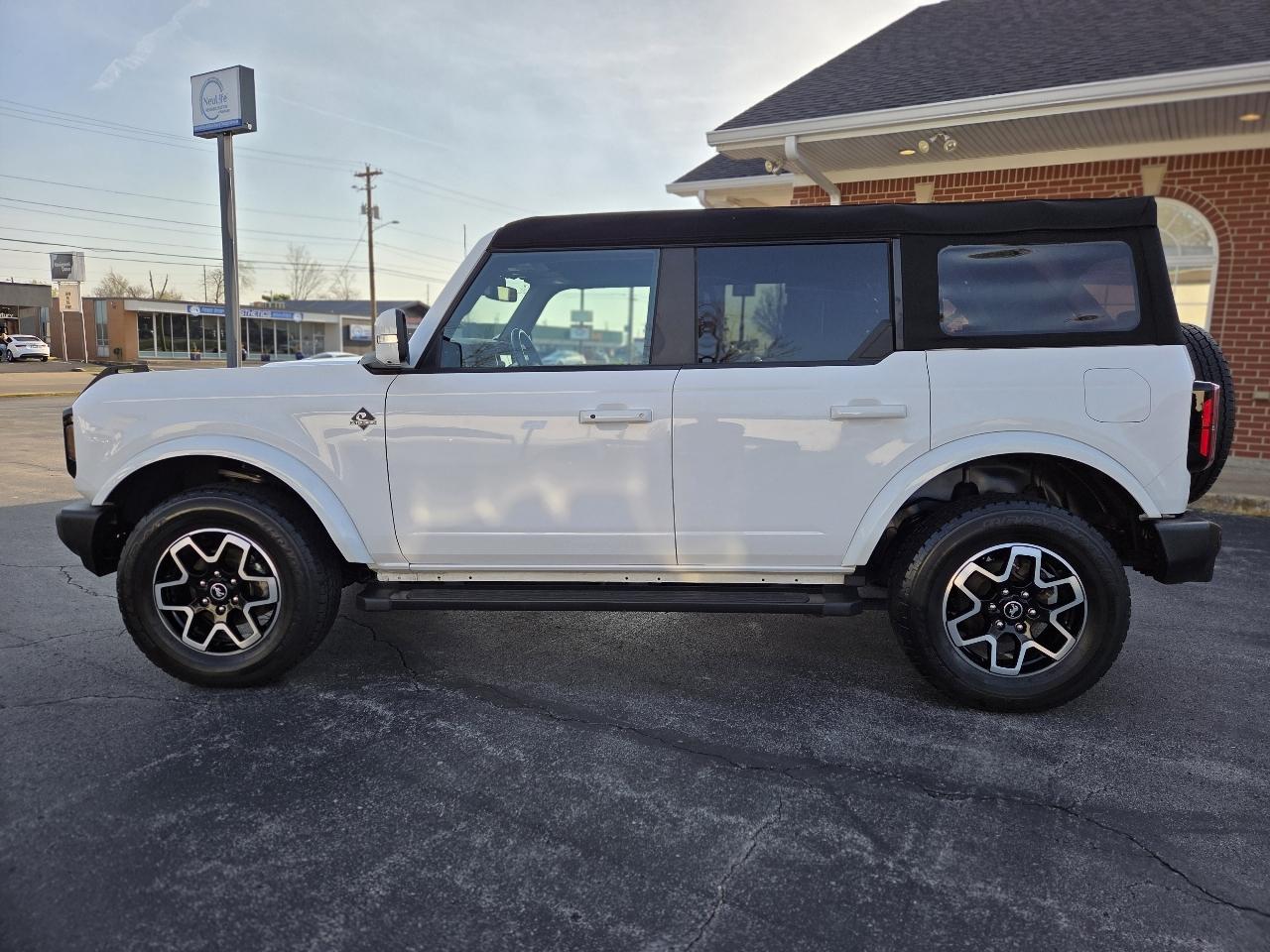 Ford Bronco Outer Banks 4-Door 2024