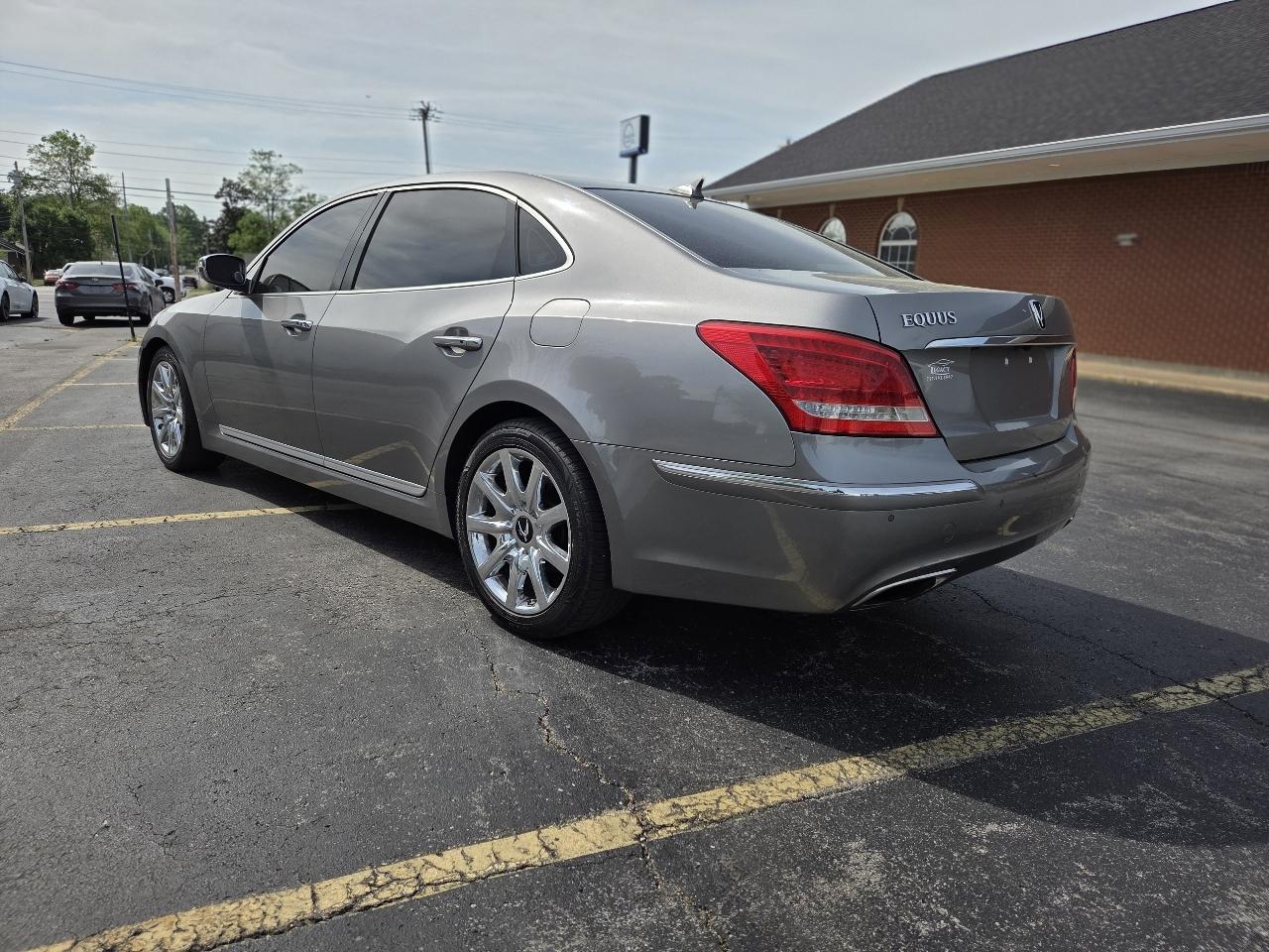 Hyundai Equus Signature 2012