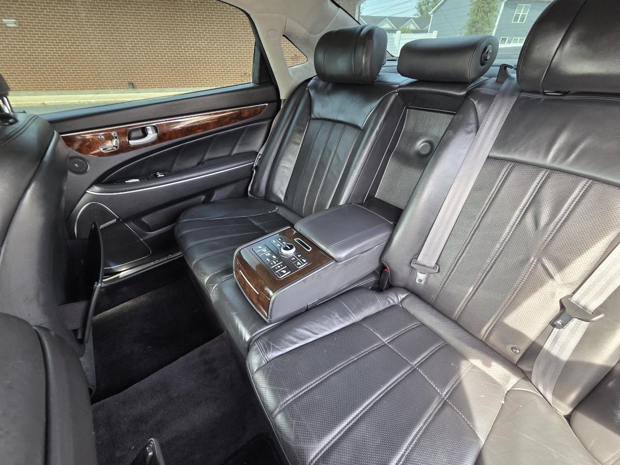 Hyundai Equus Signature 2012