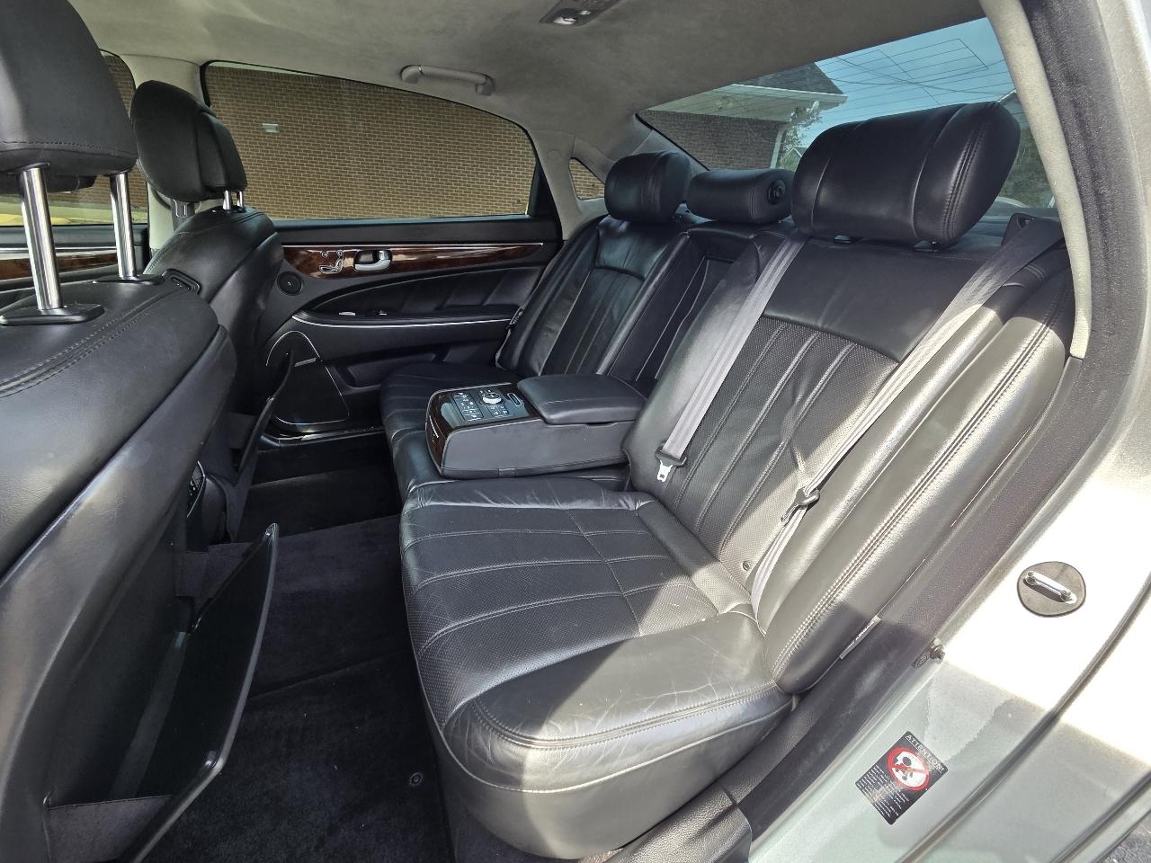 Hyundai Equus Signature 2012