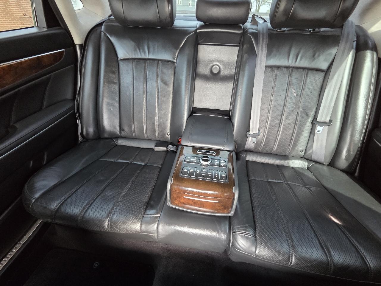Hyundai Equus Signature 2012