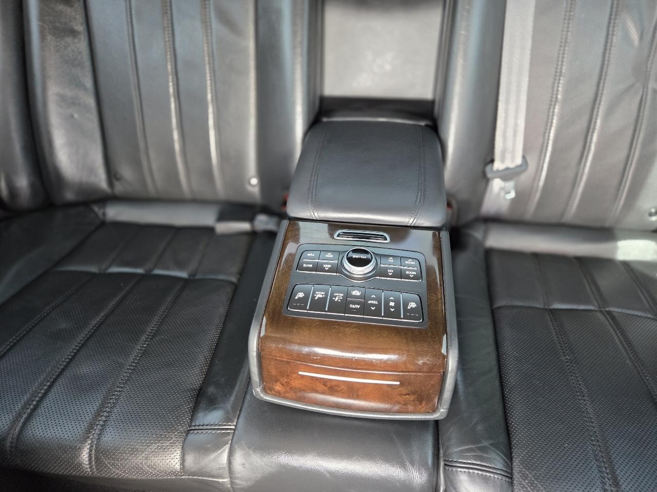 Hyundai Equus Signature 2012