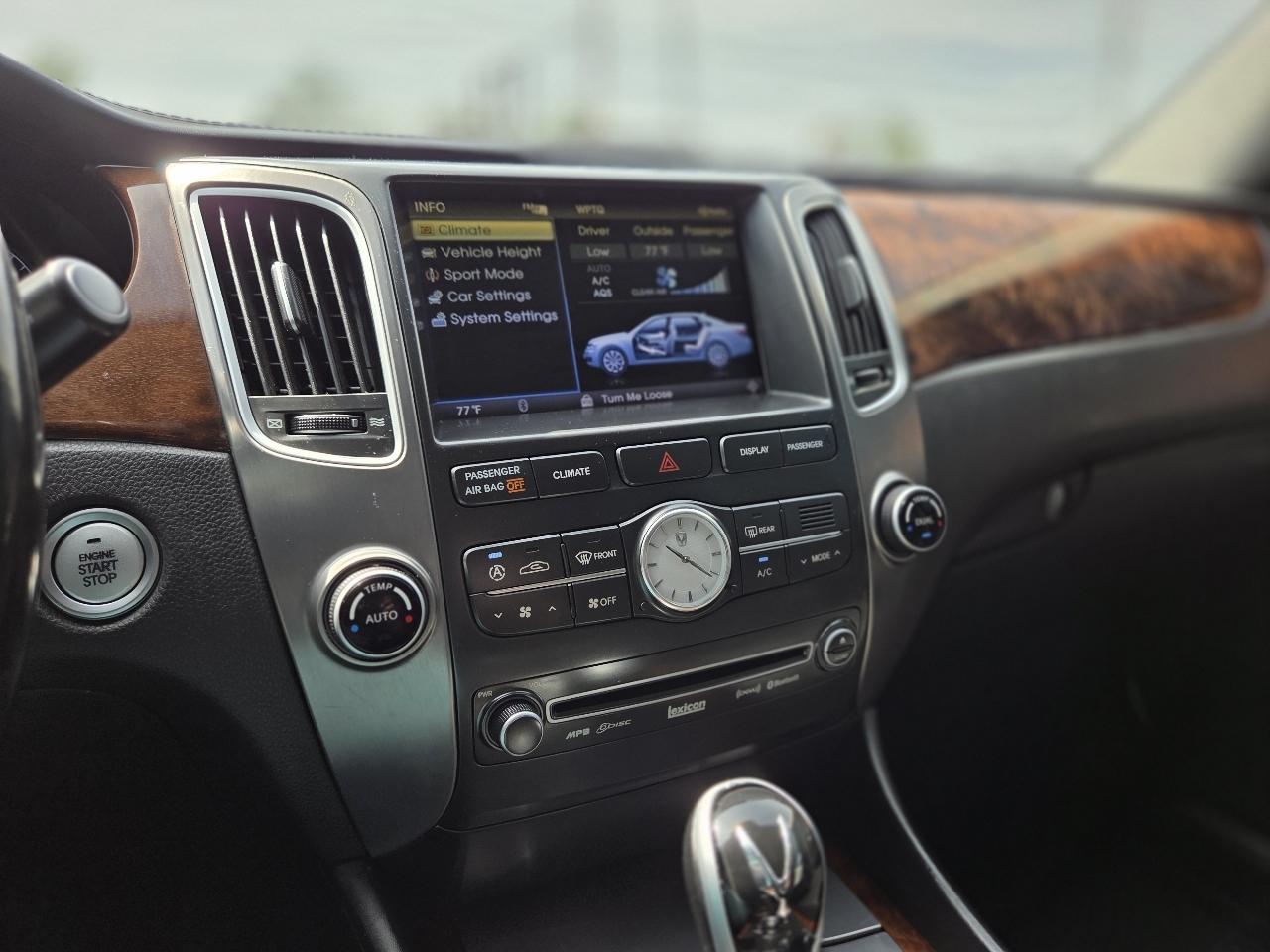 Hyundai Equus Signature 2012