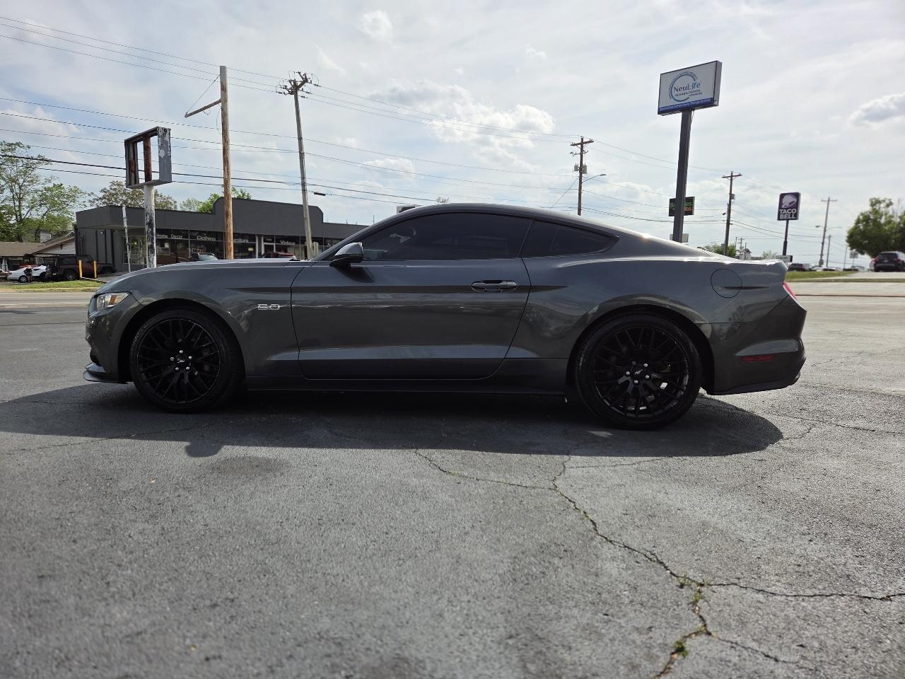 Ford Mustang GT Premium Coupe 2017