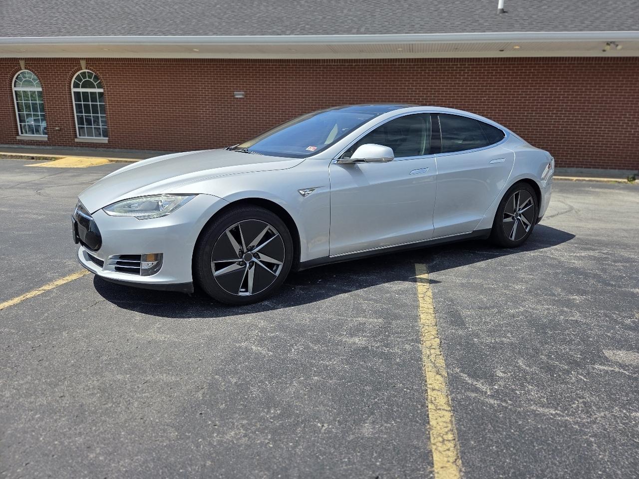 Tesla Model S Signature 2013