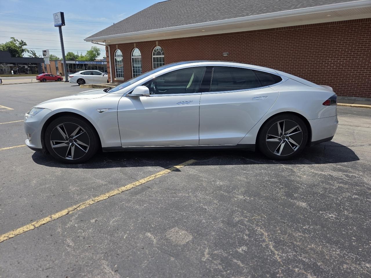 Tesla Model S Signature 2013