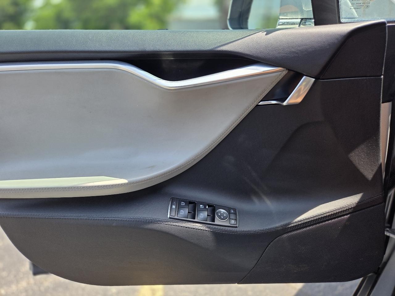 Tesla Model S Signature 2013