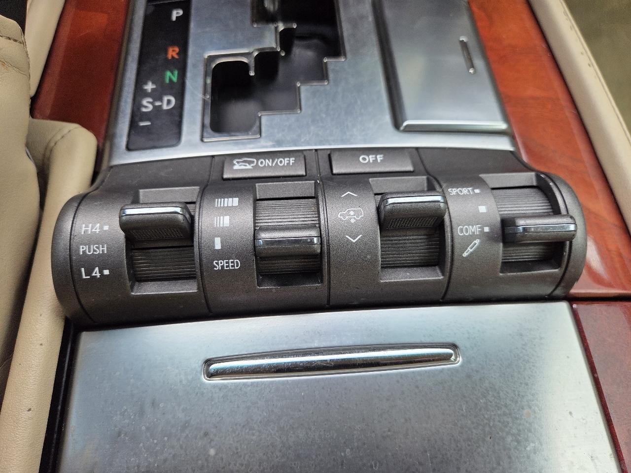 2008 Lexus LX 570 - Photo 16