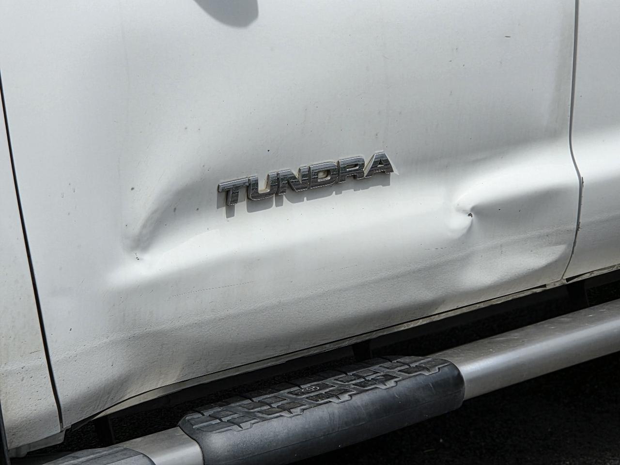 Toyota Tundra Tundra-Grade CrewMax 5.7L 2WD 2010