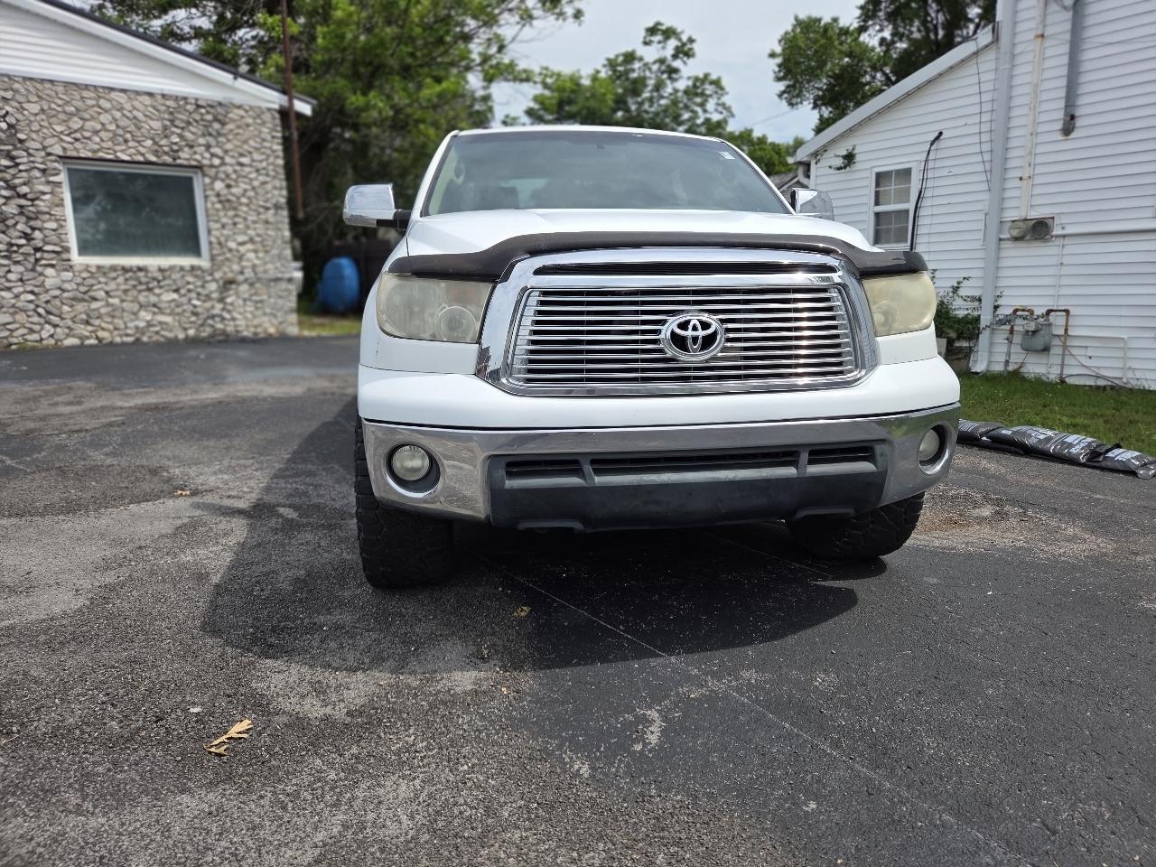 Toyota Tundra Tundra-Grade CrewMax 5.7L 2WD 2010