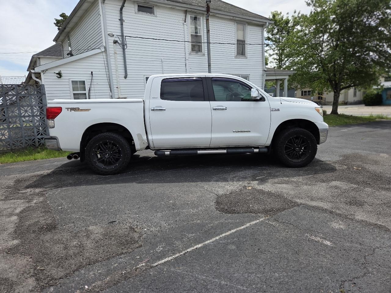 Toyota Tundra Tundra-Grade CrewMax 5.7L 2WD 2010