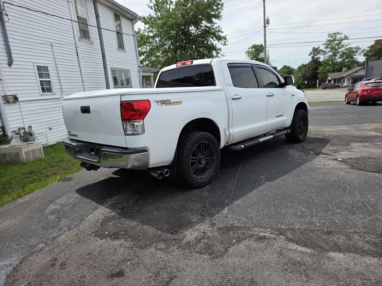 Toyota Tundra Tundra-Grade CrewMax 5.7L 2WD 2010