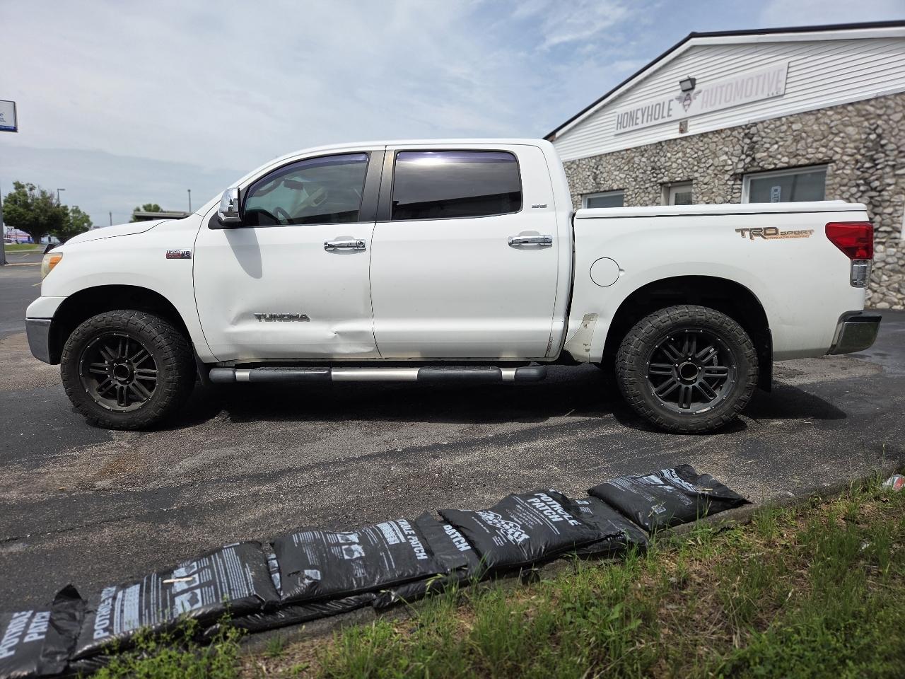Toyota Tundra Tundra-Grade CrewMax 5.7L 2WD 2010