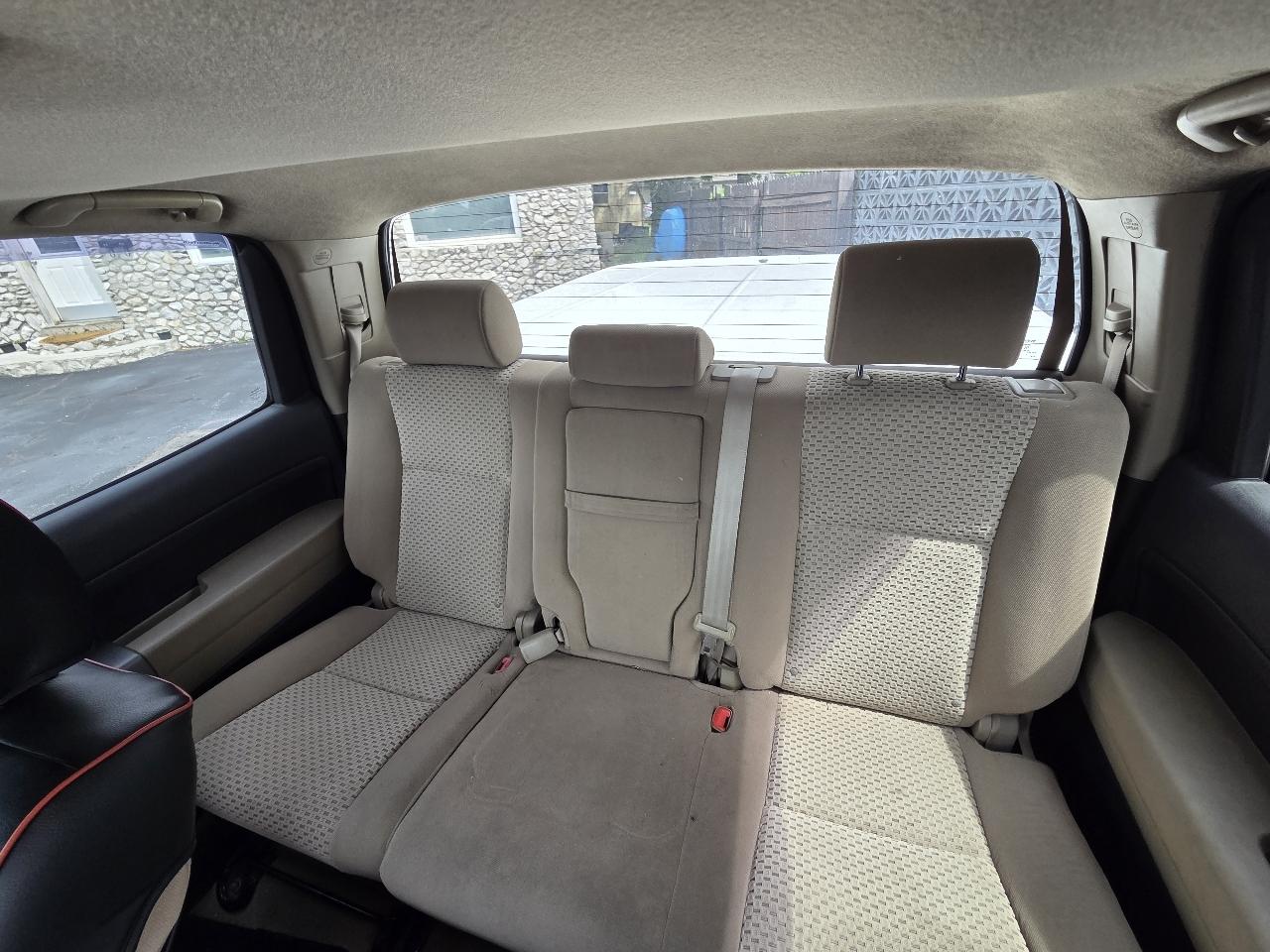 Toyota Tundra Tundra-Grade CrewMax 5.7L 2WD 2010