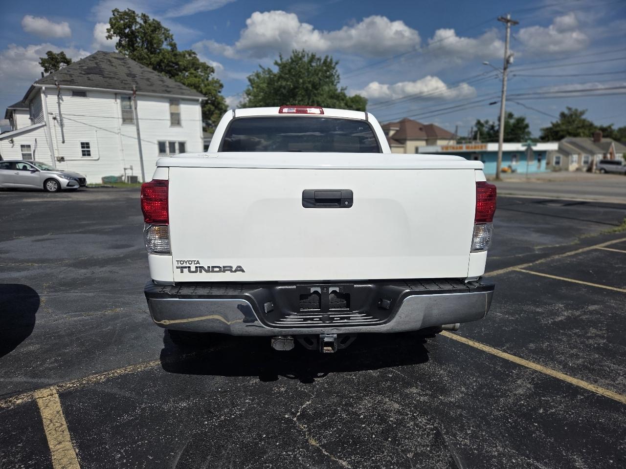 Toyota Tundra Tundra-Grade CrewMax 5.7L 2WD 2010