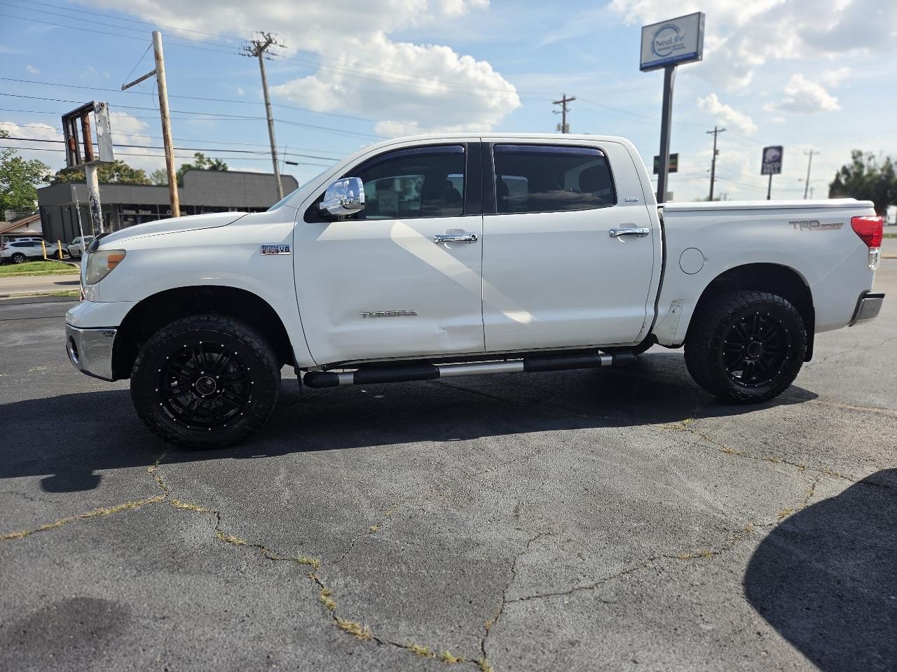 Toyota Tundra Tundra-Grade CrewMax 5.7L 2WD 2010